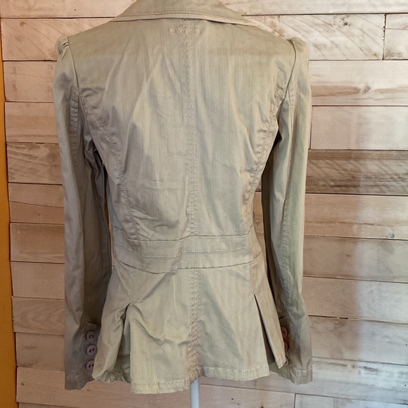 Women’s DKNY Jeans Khaki Color Ruffled Blazer Size Small - Picture 4 of 7